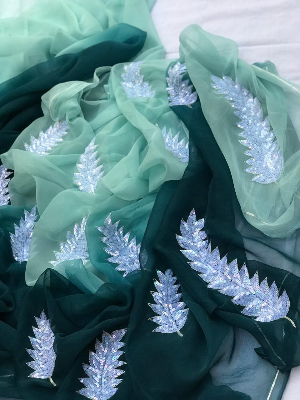 White sequins motifs